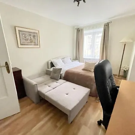 Cosy Small Apartment, Free Parking, Near Old Town